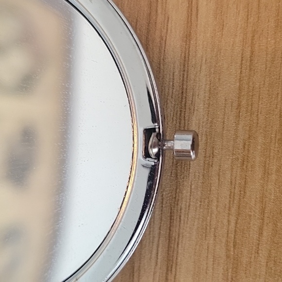 Silvertone with Roses Double Mirror Compact 3" Push Button Entry - Picture 4 of 6